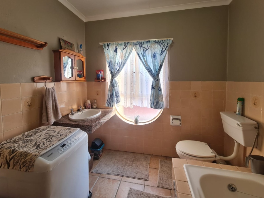 To Let 2 Bedroom Property for Rent in Ifafi North West